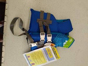 lot 45235 image: Polyester Childs Life Vest