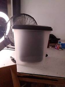 lot 47336 image: 5 gallon storage container