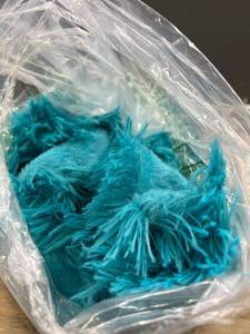 lot 31123 image: SUPER Feathery Soft Throw in Teal. Unknown Size