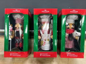 lot 31125 image: Kurt S. Adler Red Checkered Apron Chef Christmas Nutcracker 9 inch Wood Decorative Tabletop Figurine Set 3