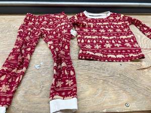 lot 32820 image: Burt�s Bees Child Xmas Pajamas- Size 5T
