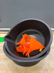 lot 31155 image: Shop Craft Oil Drain Pan Set Includes 2 Pans and 4 Funnels