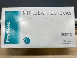 lot 31165 image: Skintx Powdered Nitrile Examination Gloves Box of 100 -, Size Large