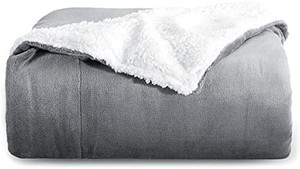 lot 45963 image: Bedsure Sherpa Fleece Throw Blanket for Couch - Grey Thick Fuzzy Warm Soft Blankets and Throws for Sofa  (50 x 60 Inches)