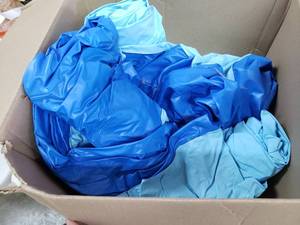 lot 5622 image: Set Of 2 Inflatable Kiddy Pools With Float Toys
