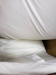 lot 10465 image: Foam Mattress Topper 54 x 74in