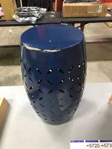 lot 5717 image: Metal Plant Stand