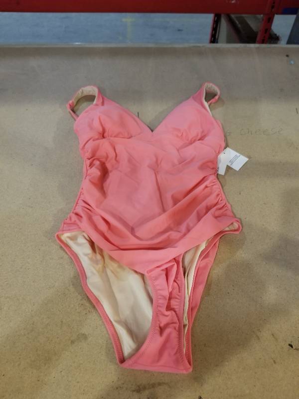 lot 80096 image: AMAZON ESSENTIALS WOMENS SWIMSUIT SIZE 6