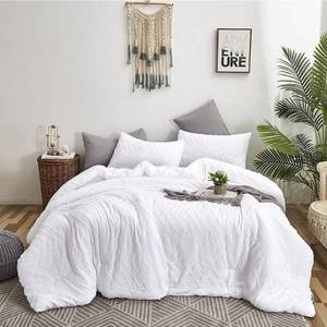 lot 51265 image: HOUSERI JACQUARD COMFORTER QUILT AND PILLOW COVERS KING SIZE