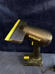 lot 51281 image: SUNJOE ELECTRIC POWER SQUEEGEE WITH CHARGER