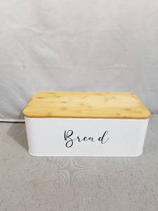 lot 76394 image: METAL BREAD BIN WITH LID