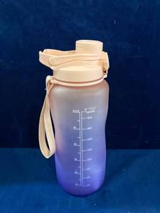 lot 76576 image: XTRA LARGE WATER CONTAINER WITH TOP
