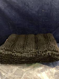 lot 76590 image: 2 PIECE MICROFIBER KITCHENBATHROOM RUG SET