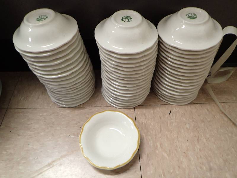 lot 1771 image: Lot Of (40) Buffalo China 5 Round Side Bowls