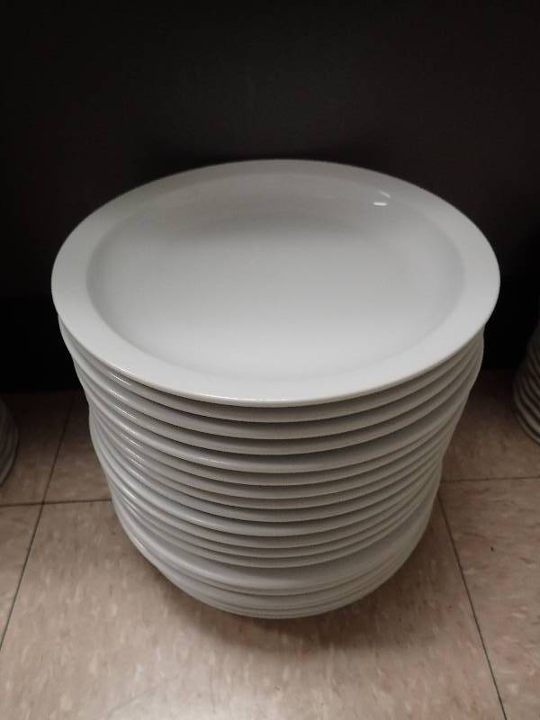 lot 1772 image: (20) 9 Vertex Dinner Plates
