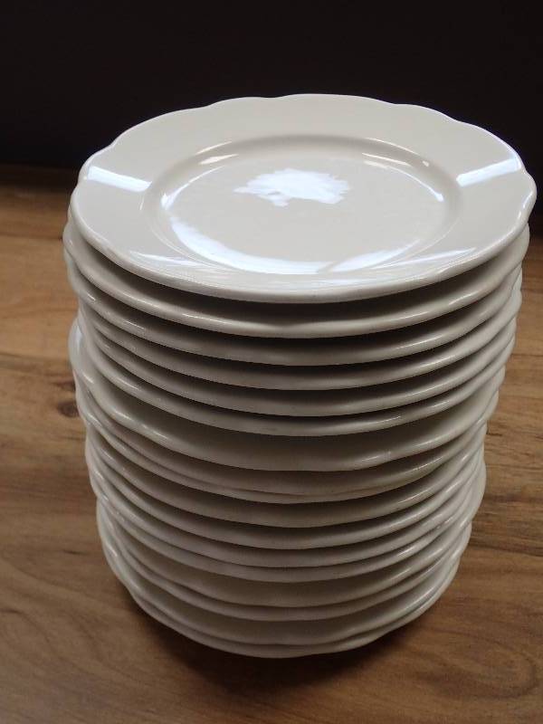 lot 1782 image: Lot Of (17) Buffalo China 7.5 Round Dinner Plates