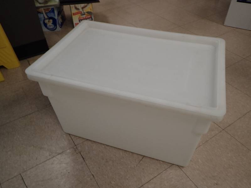 lot 1809 image: Large Plastic Dry Goods Storage Container