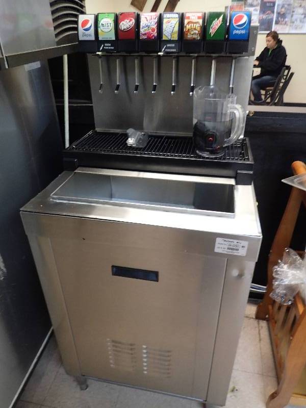 lot 1812 image: 8 Select Beverage Dispenser With Built In Ice Well