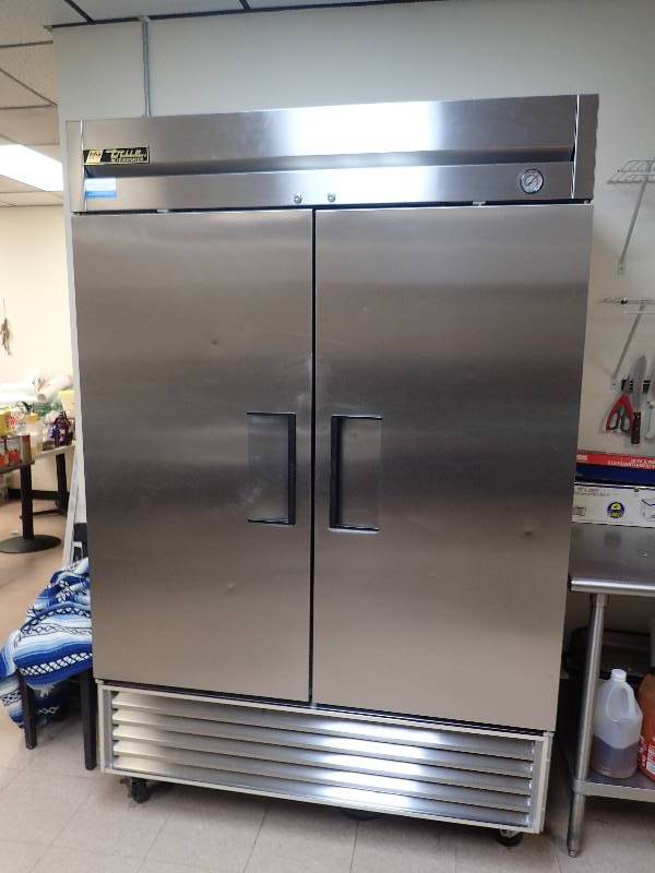 lot 1816 image: True Stainless 2 Door Reach In Commercial Cooler On Castors