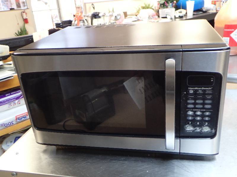 lot 1817 image: Hamilton Beach 1000W Microwave Oven