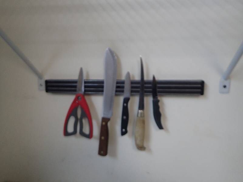 lot 1831 image: Magnetic Wall Mounted Knife Rack With Knives