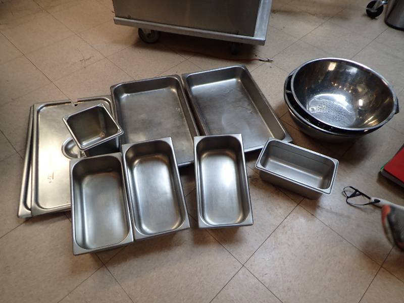 lot 1833 image: Lot Of Stainless Food Inserts With Bowls