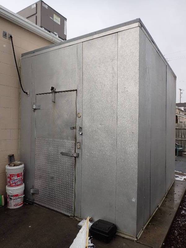 lot 1848 image: Kolpak 8ftx9ftx11 Walk In Cooler Unit