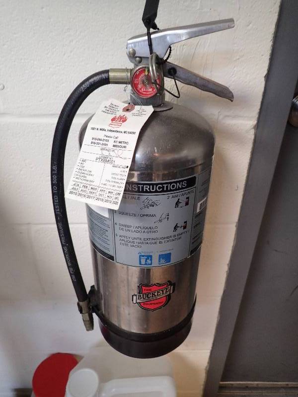 lot 1853 image: Charge Wet Chemical Fire Extinguisher
