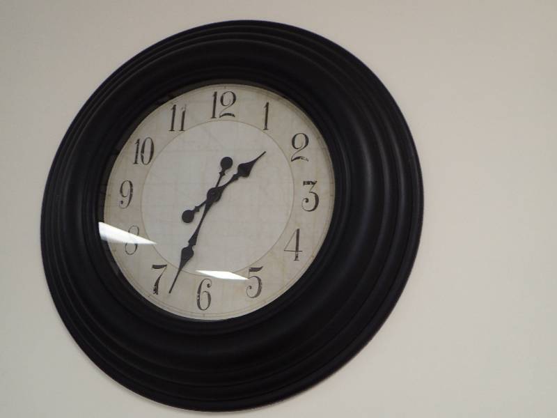 lot 1855 image: Wall Mount Decorative Clock