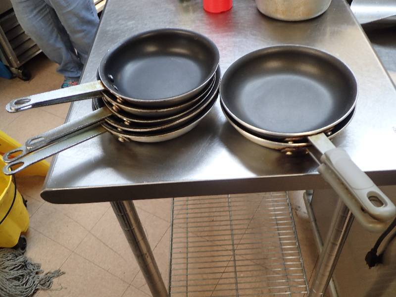 lot 1859 image: Lot Of (7) Aluminum Cooking Skillets 8.5 And 7.5