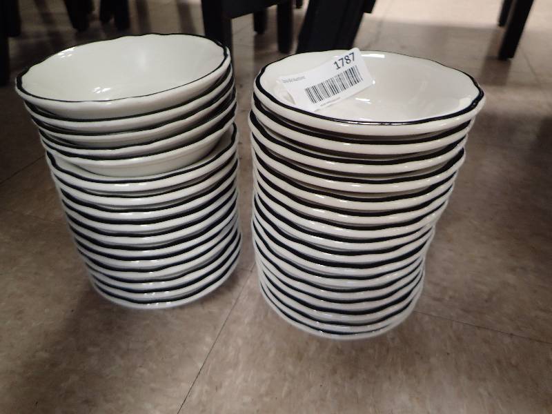 lot 1787 image: (27) Buffalo China 4.5 Round Side Bowls