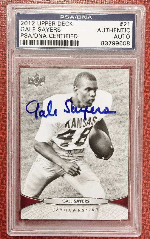 lot 1014 image: Gayle Sayers NFL Hall of Famer Authentic PsaDna Autographed Insert Card - PSA Authenticated