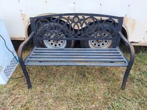 lot 3713 image: Aluminum Park Bench