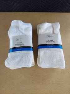 lot 3724 image: (2) 18 pack washcloths