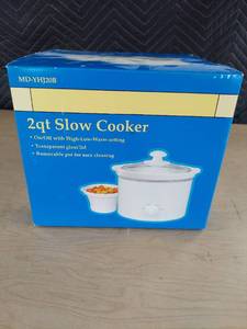 lot 3732 image: SLOW COOKER 2QT - WHITE