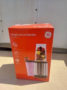 lot 3756 image: Single Serve Blender
