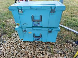 lot 3764 image: 2 sterilite totes - 2 wheels