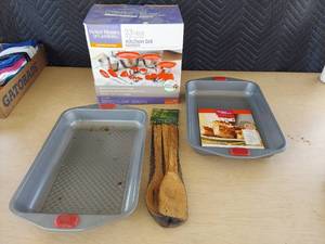 lot 3779 image: kitchen set and bakeware