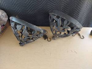 lot 3783 image: 2 hanging planters