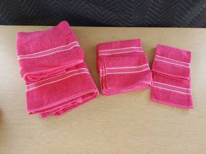 lot 3788 image: towel set - pink