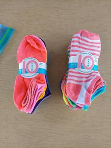 lot 3793 image: Girls socks - (2) 10 packs