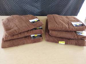 lot 3805 image: bath towels