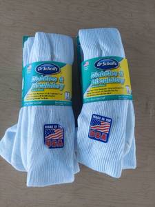 lot 3828 image: Dr Scholls diabetes socks