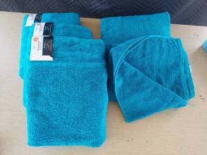 lot 3834 image: bath towels
