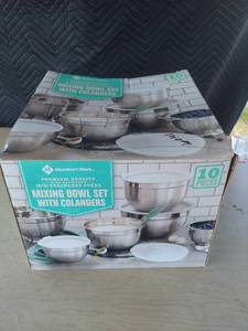 lot 3847 image: mixing bowl set