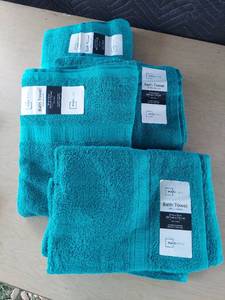 lot 3851 image: bath towels