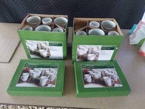 lot 3854 image: 2 boxes porcelain mugs - Missing 1