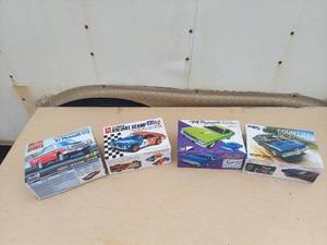 lot 3865 image: (4) Model Kits - Muscle Cars
