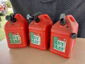 lot 3877 image: (3) 5 gal fuel cans