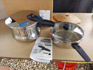 lot 3894 image: pressure cooker and lidded pot